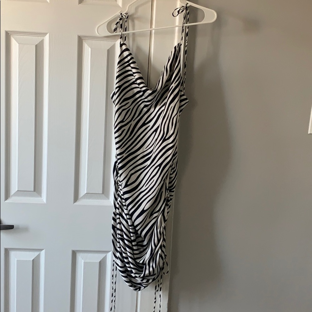 NWOT LIONESS RUCHED DRESS - Picture 3 of 3